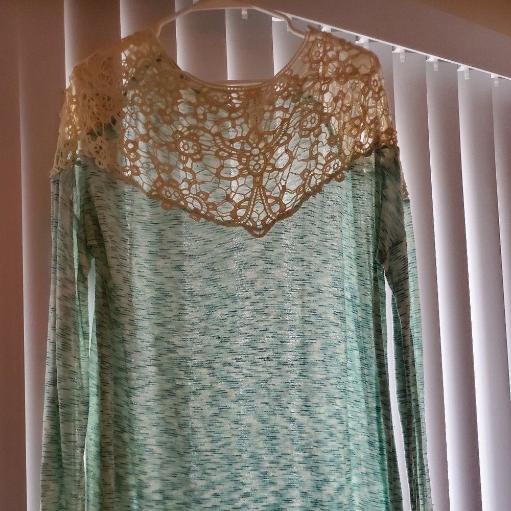 Women's Light Green/White Long Sleeve Tunic
